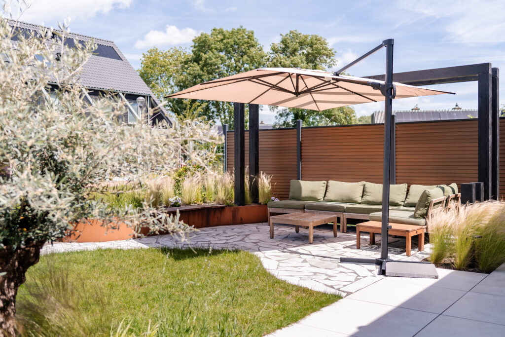 Moderne mediterrane tuin in Pijnacker